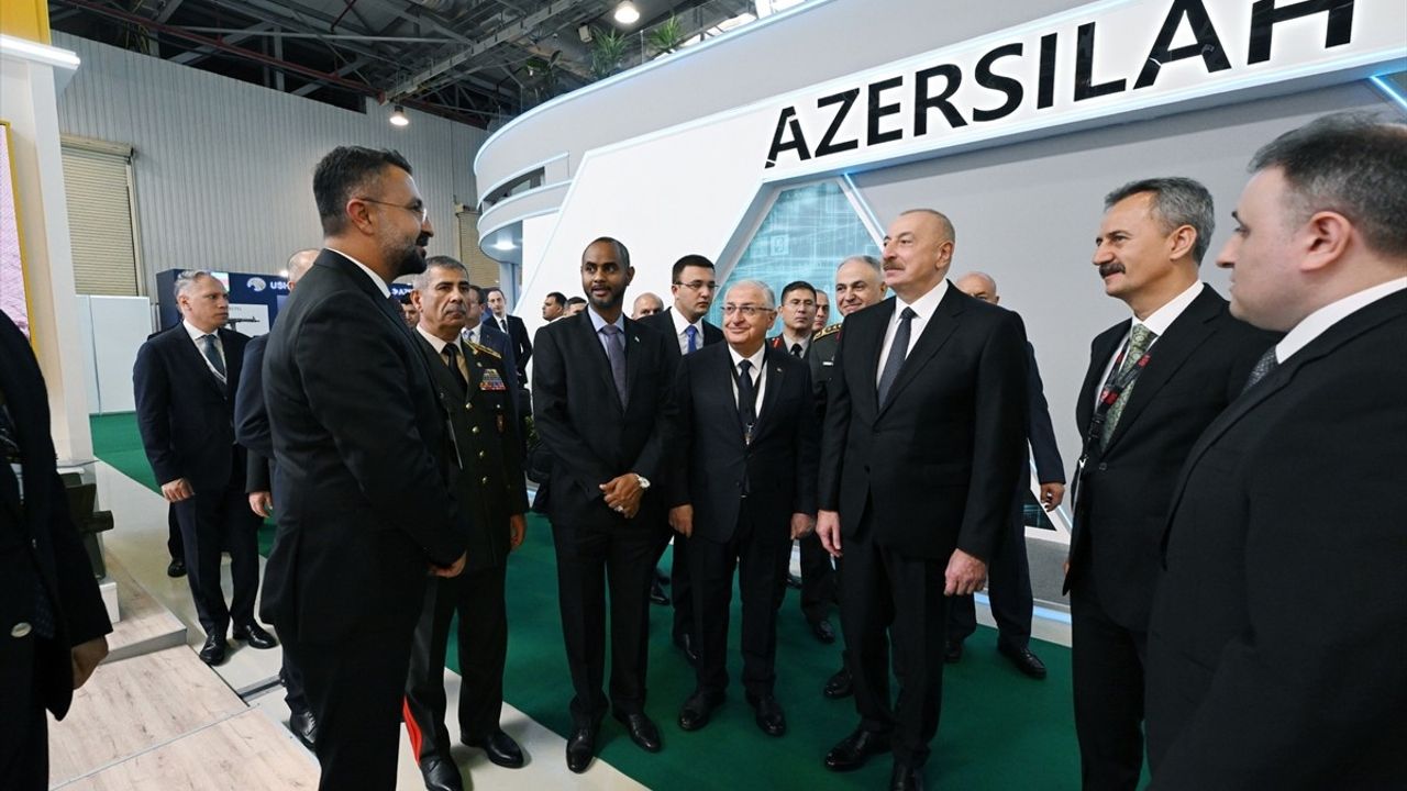 Azerbaycan'daki Uluslararası Savunma Fuarı'na Aliyev'den Ziyaret