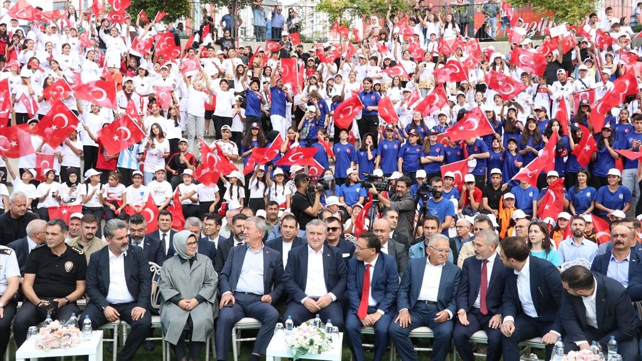 Bakan Bak, Kayseri'de Sporun Önemi Üzerine Açıklamalarda Bulundu