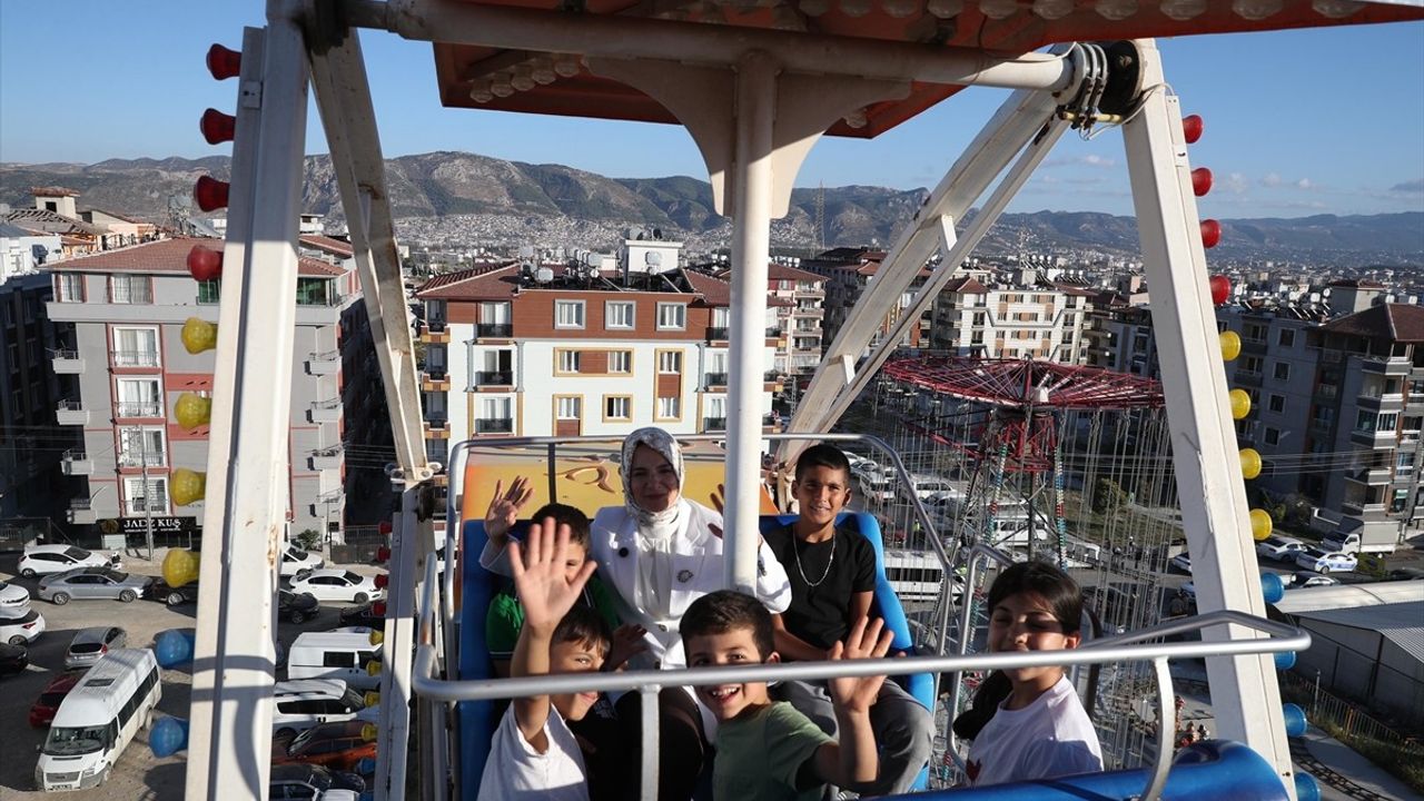 Bakan Göktaş, Yetim Çocuklarla Lunaparkta Eğlendi