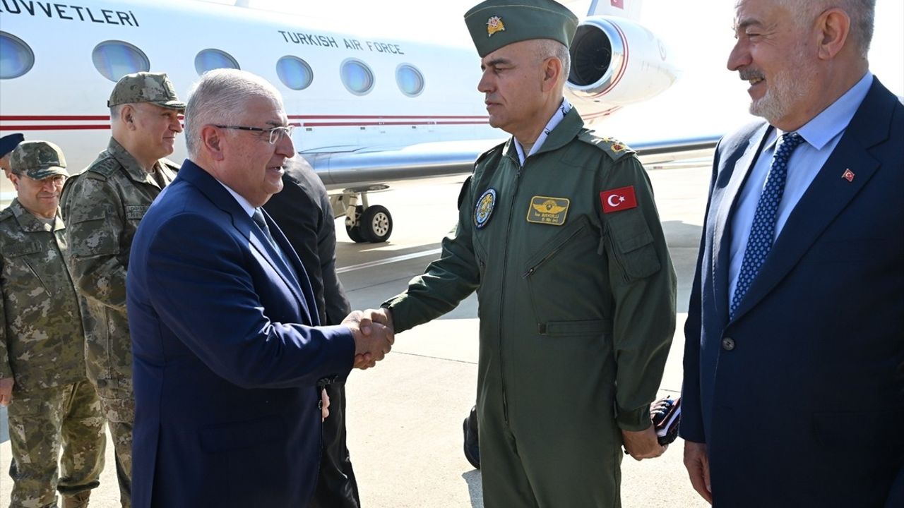 Bakan Güler Isparta'daki Askeri Birlikleri Ziyaret Etti