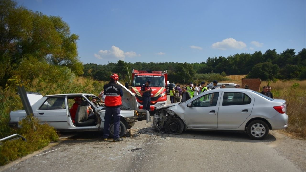 Balıkesir'de Zincirleme Trafik Kazası: 4 Yaralı