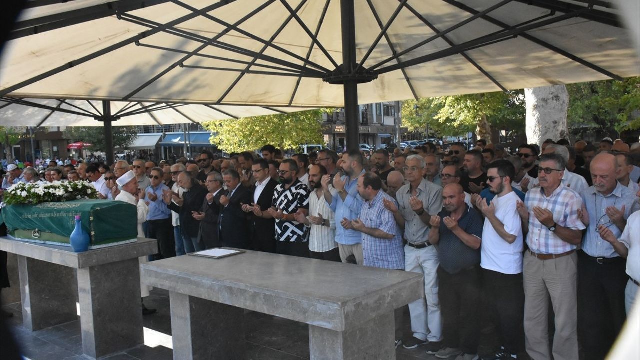 Balıkesirli Fotoğraf Sanatçısı Ahmet Esmer’in Cenazesi Uğurlandı