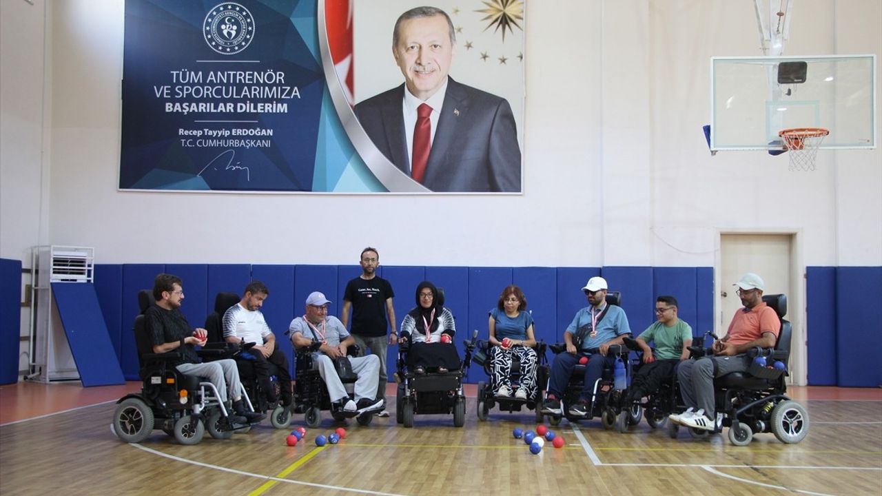 Bedensel Engelli Lütfiye'nin Boccia Başarısı