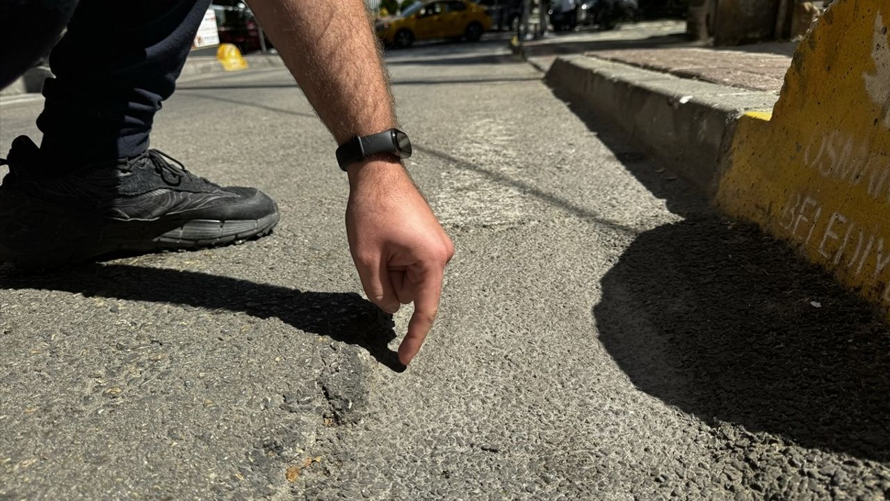 Bursa'da Yayaların Düşmesine Neden Olan Yol Bozukluğu Giderilsin