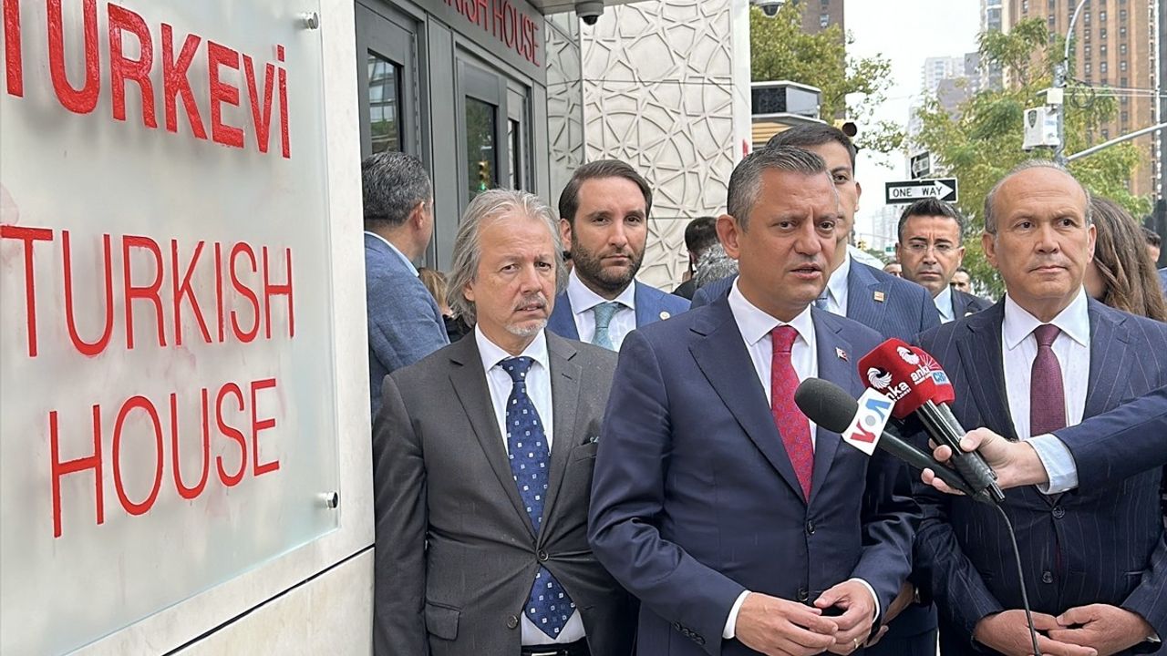 CHP Lideri Özgür Özel, New York'ta Türkevi'ni Ziyaret Etti