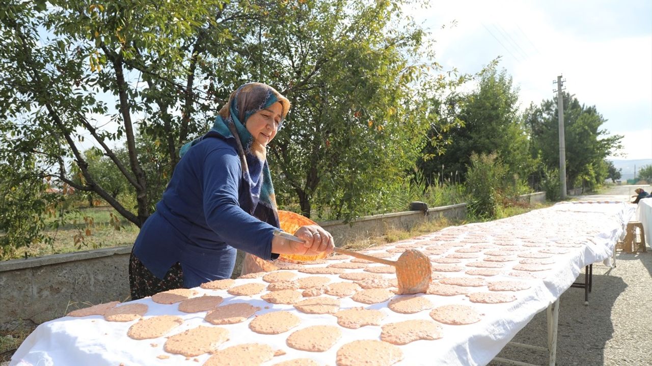 Çubuk'ta Kadınlar, Tarhana Üreterek Gençlerin Geleceğine Yatırım Yapıyor