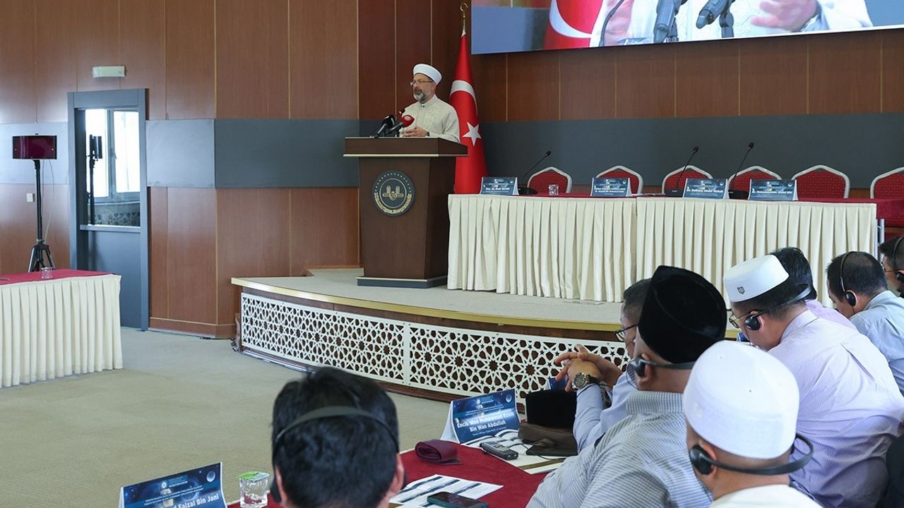 Diyanet Başkanı Erbaş, İslam Toplumunun Birliğine Dikkat Çekti