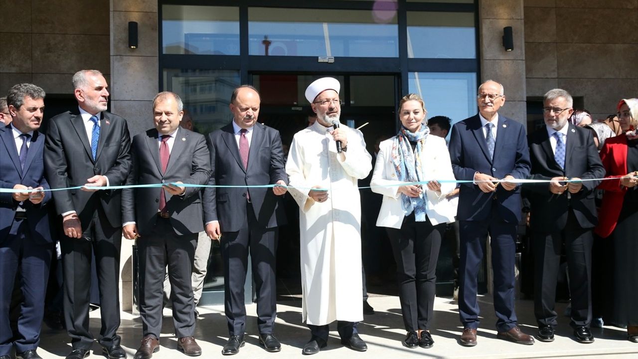 Diyanet İşleri Başkanı Erbaş, Kastamonu'daki Yurt Açılışında İslam Medeniyetini Vurguladı