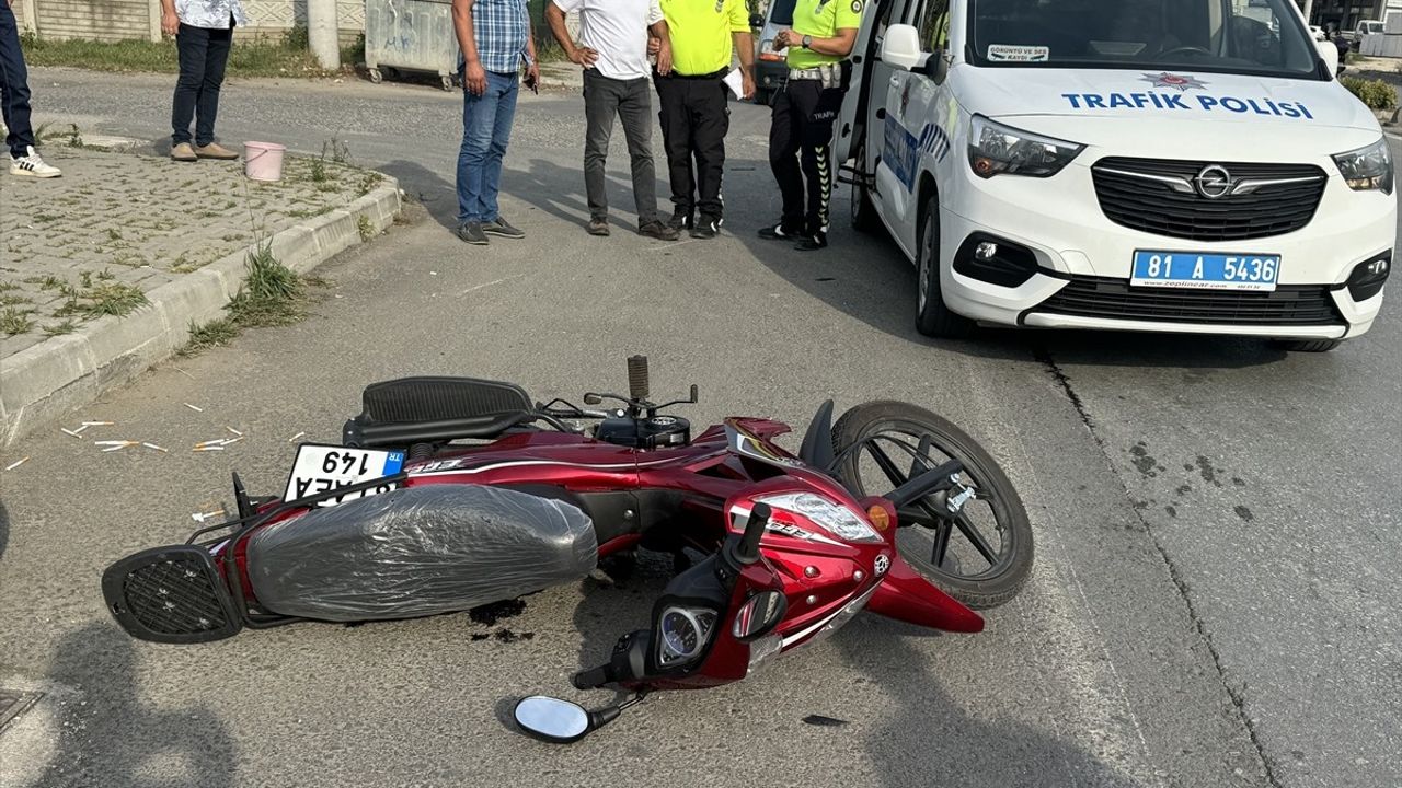 Düzce'de Motosiklet Kazası: Sürücüler Ağır Yaralandı