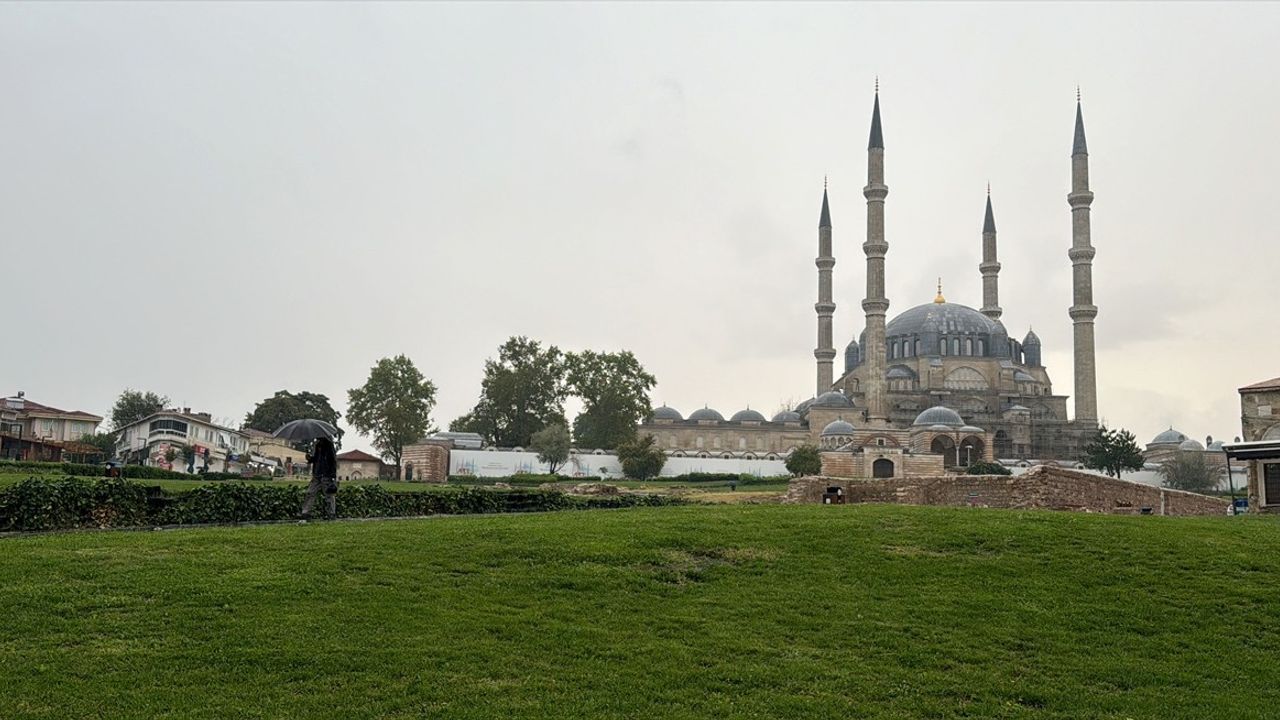 Edirne'de Kuvvetli Sağanak Yağış Sürüyor