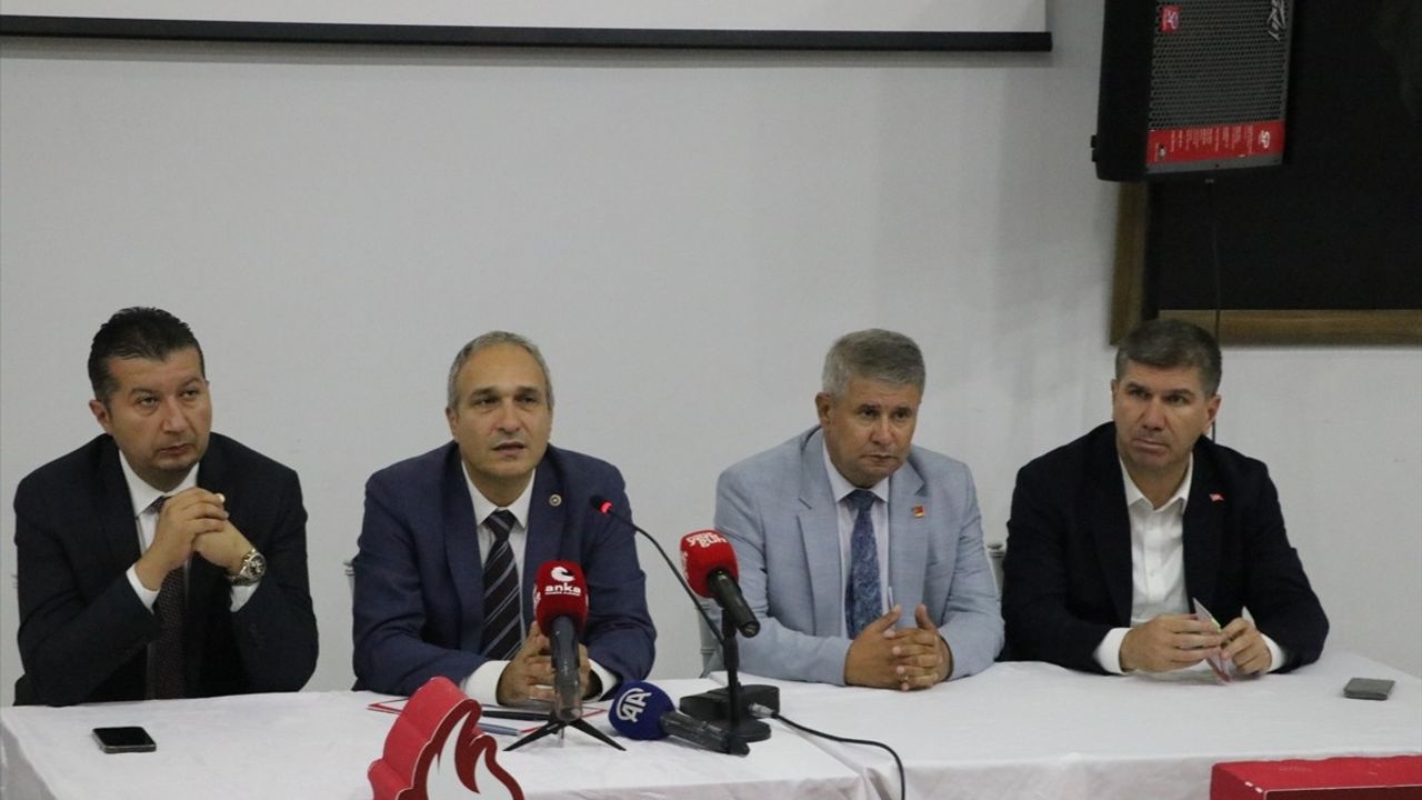 Eğitim Sorunları Üzerine CHP'den Uyarı: Her Gün Zarar Anlamına Geliyor