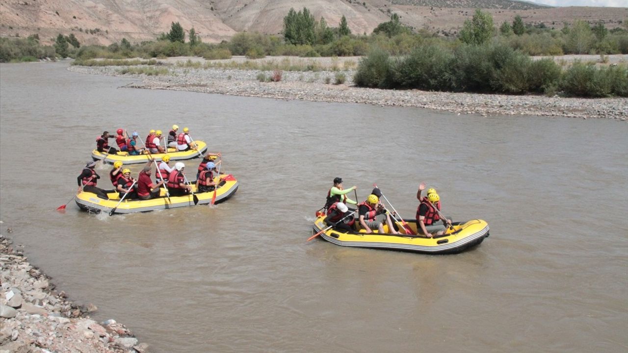 Erzincan'da Gazilere Rafting Etkinliği