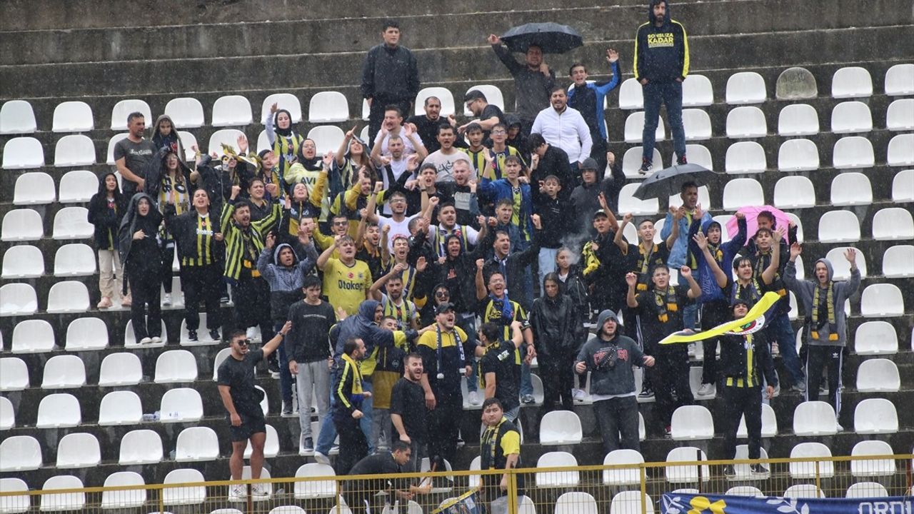 Fenerbahçe Petrol Ofisi, Ünye Kadın Spor Kulübü'nü 5-0 Geçti!