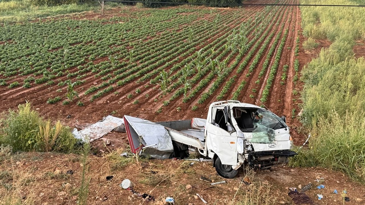 Gaziantep'te Tarım İşçilerini Taşıyan Pikap Devrildi: 1 Ölü, 22 Yaralı