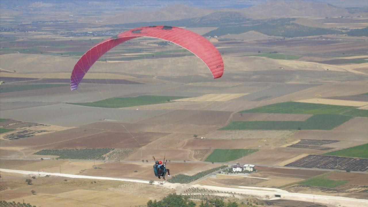 Gaziantep'te Yamaç Paraşütü Festivali Rüzgar Gibi Başladı