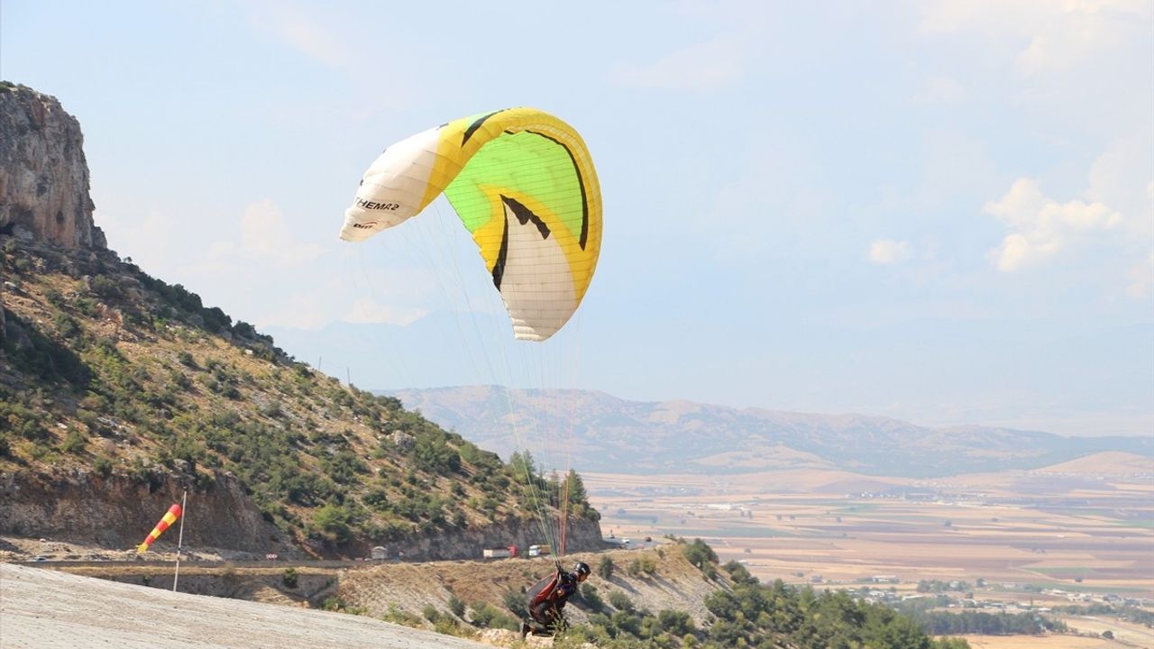 Gaziantep Yamaç Paraşütü Festivali Coşkuyla Devam Ediyor