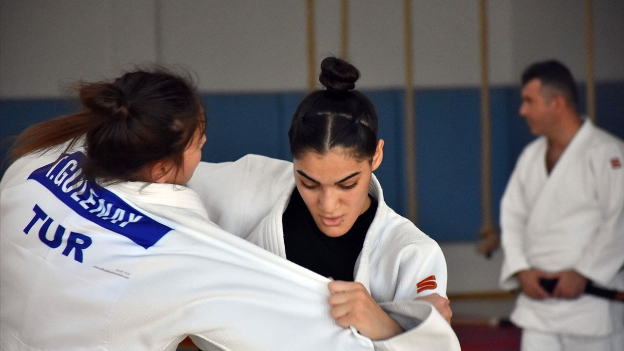 Genç Kadın Judo Milli Takımı, Dünya Şampiyonası İçin Hazırlıklarını Sürdürüyor