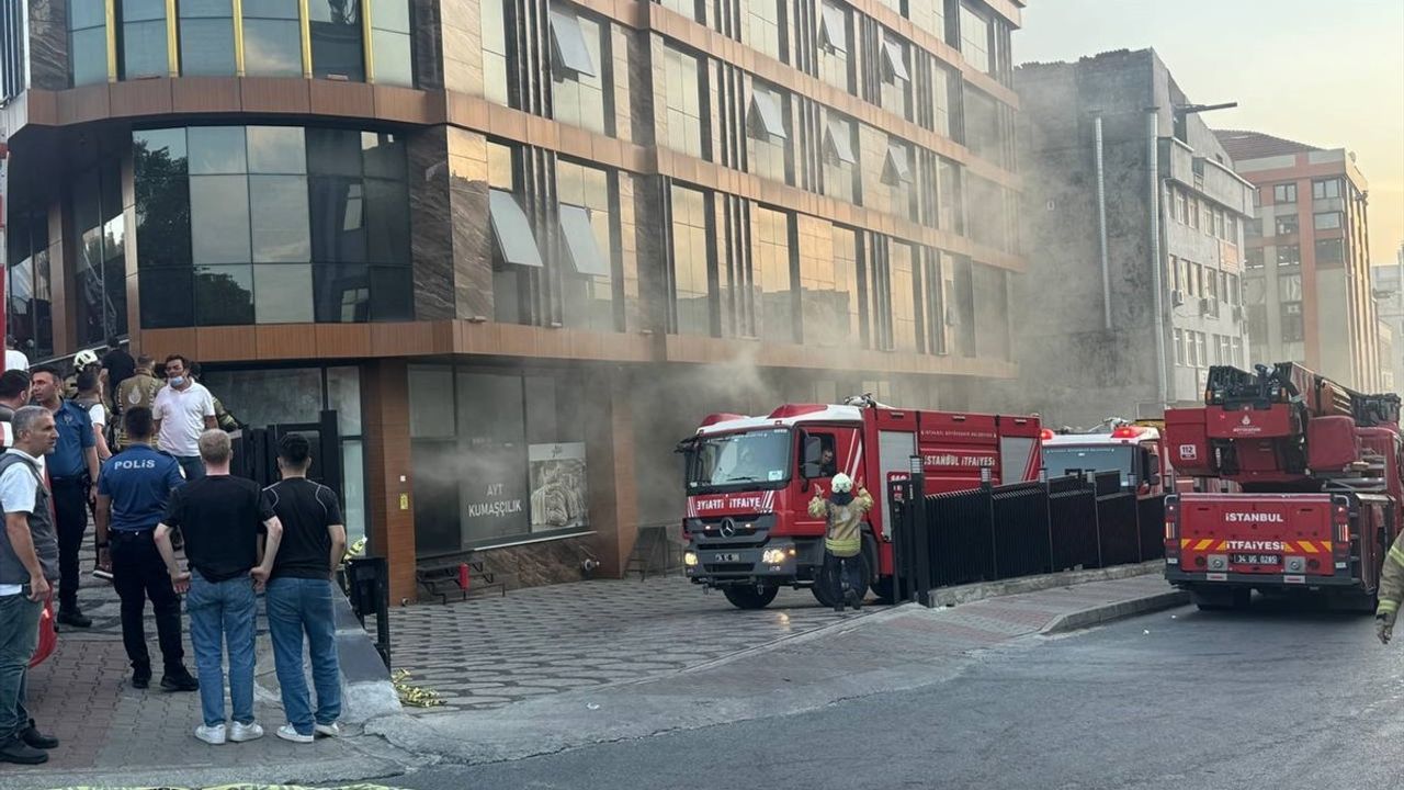 Güngören'de Kumaş İmalathanesinde Yangın: Hasar Oluştu