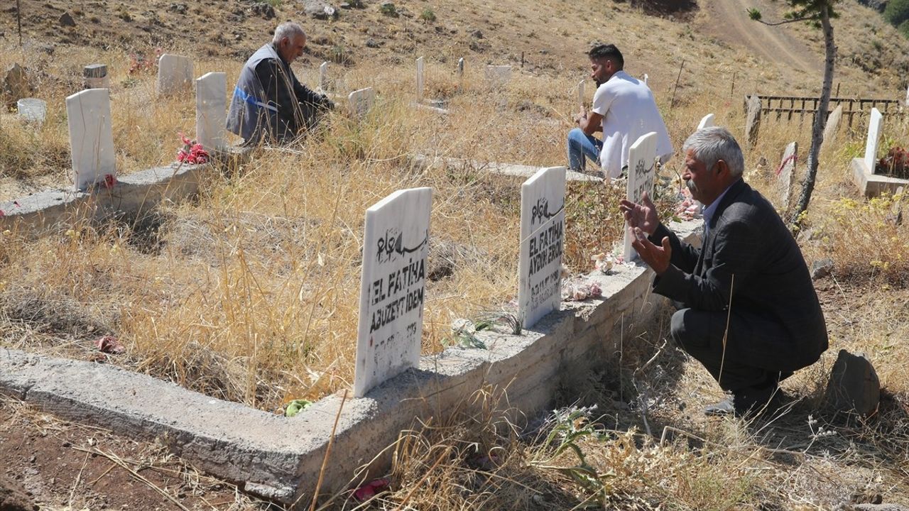 Hakkari'de 2010 Terör Saldırısında Hayatını Kaybedenler Anıldı