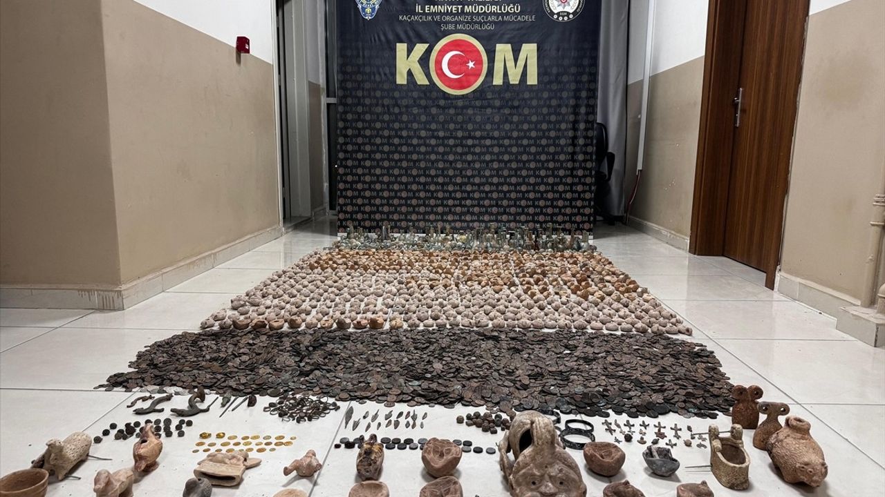 Hatay'da 15 Bin Tarihi Eser Ele Geçirildi