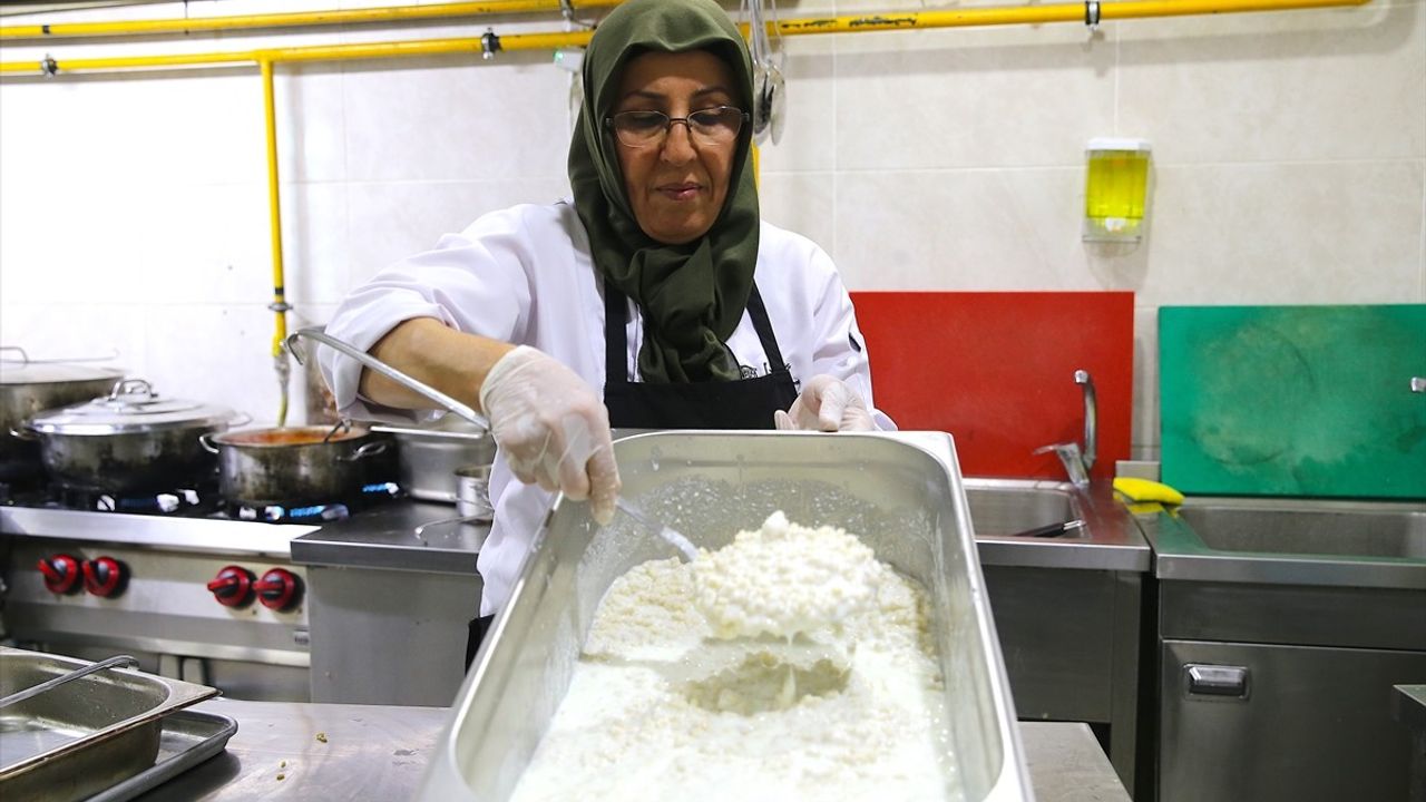 Hatay'ın Soğuk Buğday Çorbası Gastronomi Evi'nde Tanıtılıyor