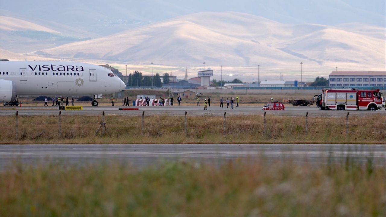 Hindistan'dan Almanya'ya Giden Uçak Bomba İhbarı Üzerine Erzurum'a Acil İniş Yaptı