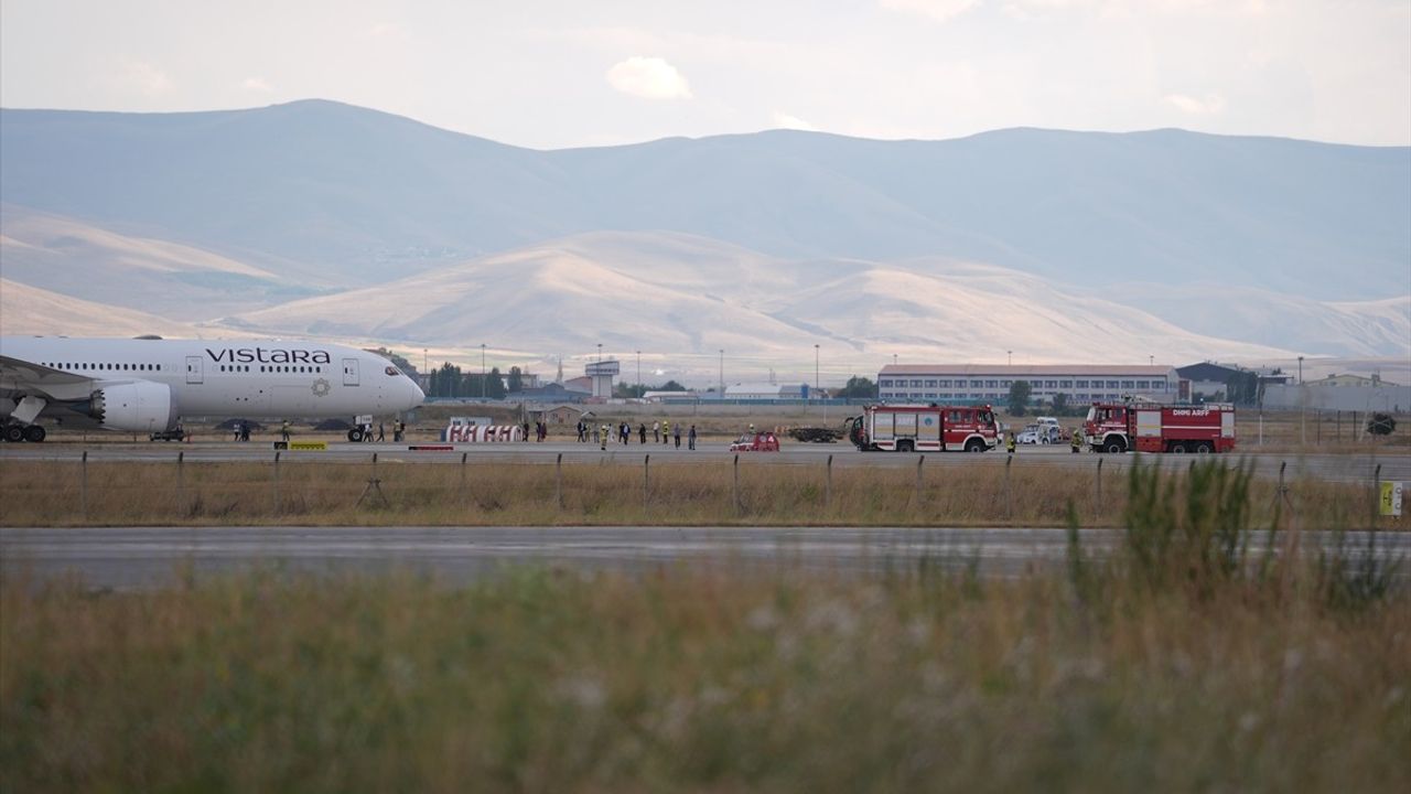 Hindistan'dan Almanya'ya Giden Uçakta Bomba İhbarı