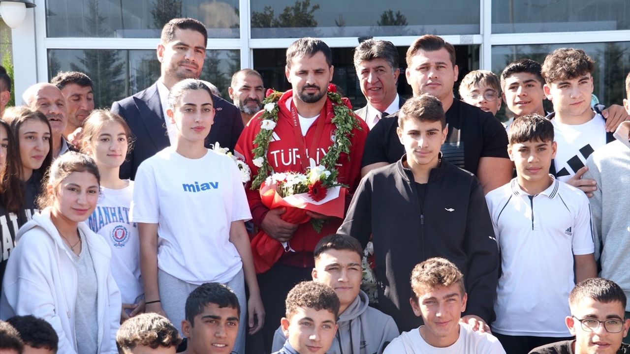 İbrahim Bölükbaşı, Erzurum'da Altın Madalya ile Karşılandı