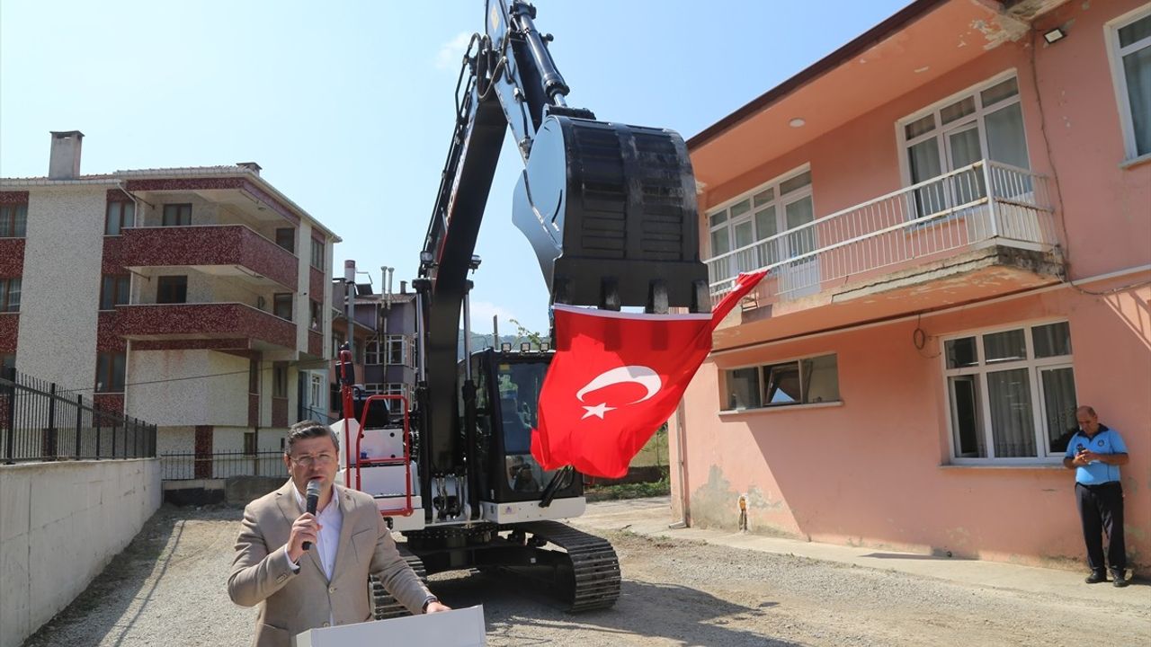 İnebolu Muhtarları İş Makinesi Alımı İçin Maaşlarını Bağışladı