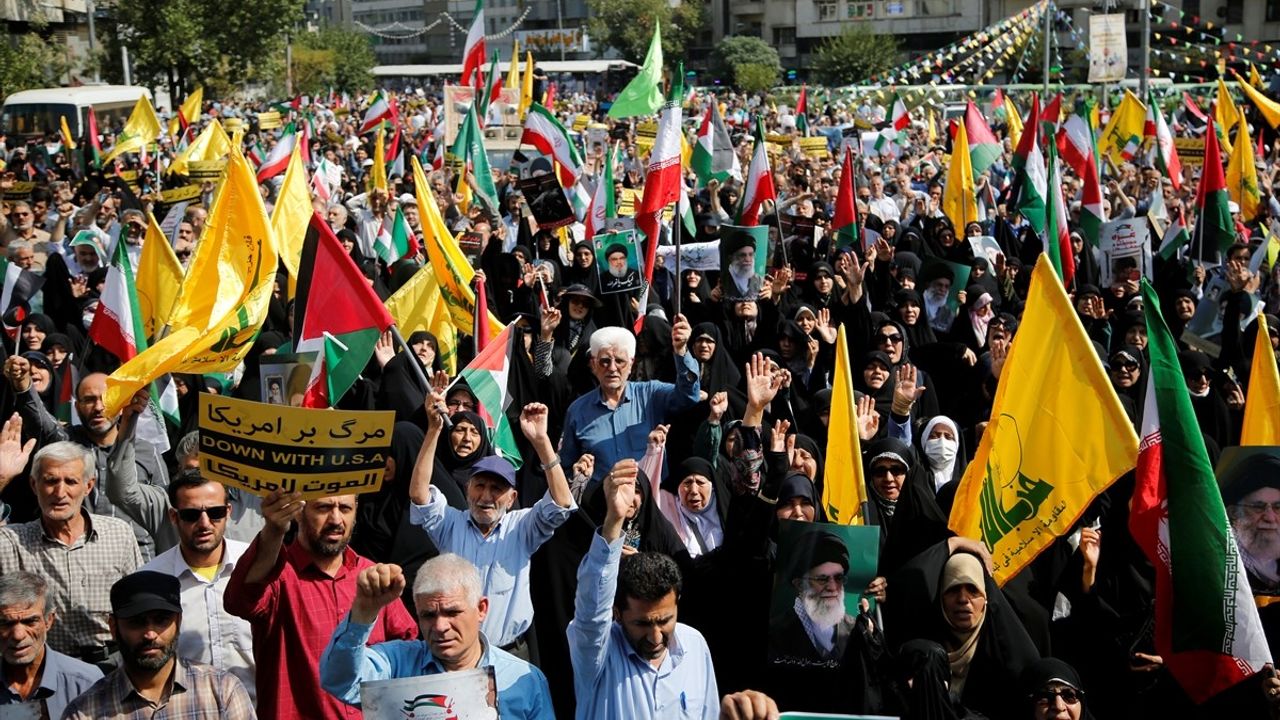 İran Genelinde İsrail'in Saldırılarına Karşı Protestolar