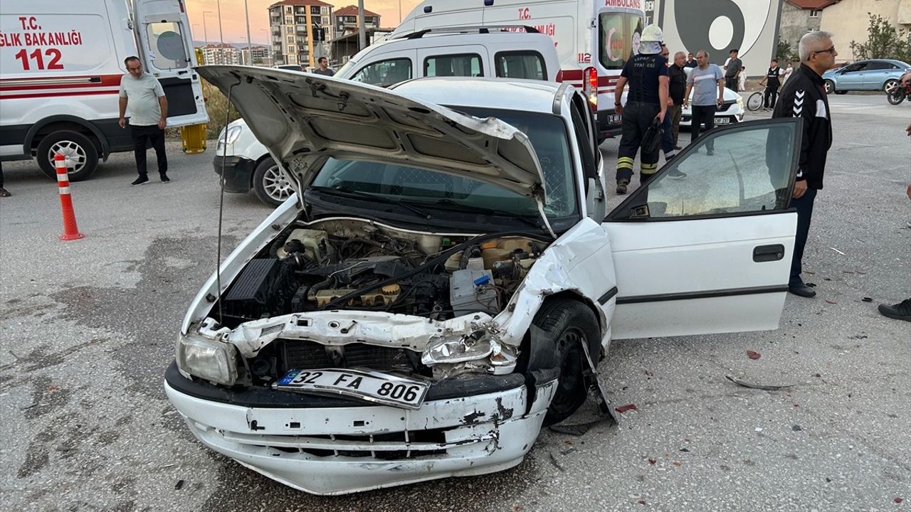 Isparta'da Otomobil Kazası: 5 Yaralı