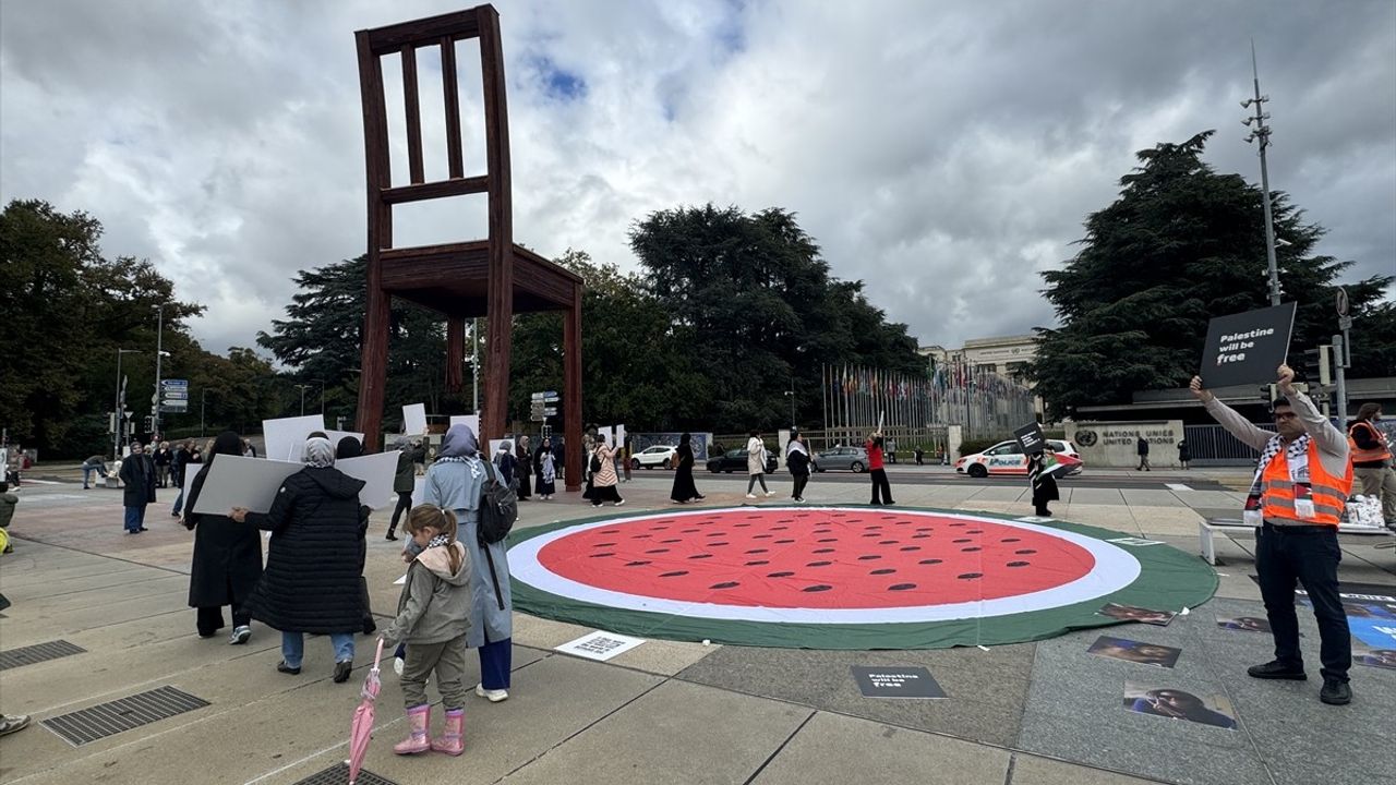 İsrail'in Gazze Saldırılarına Cenevre'de Protesto