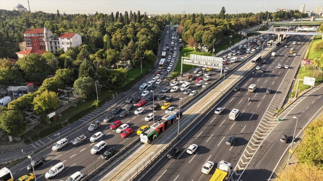 İstanbul'da Okul Dönemi Trafik Yoğunluğu Başladı