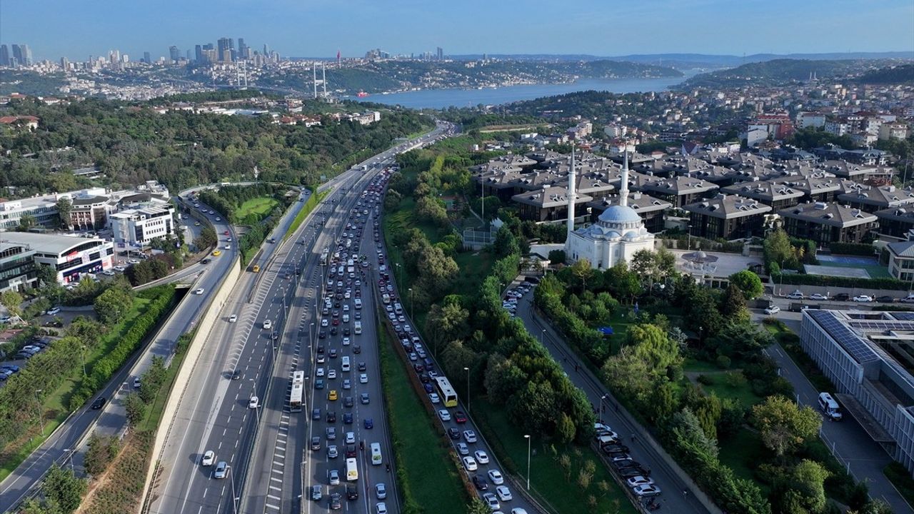 İstanbul Trafiginde Sabah Yoğunluğu