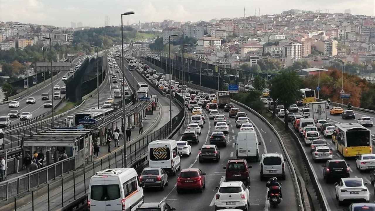 İstanbul Trafik Yoğunluğu: Hafta Sonu Mesaisi