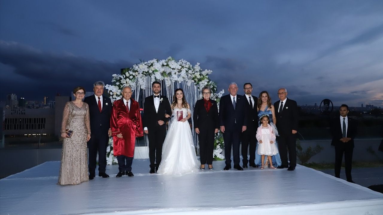 İYİ Parti Genel Başkanı Dervişoğlu, Düğünde Nikah Şahidi Oldu