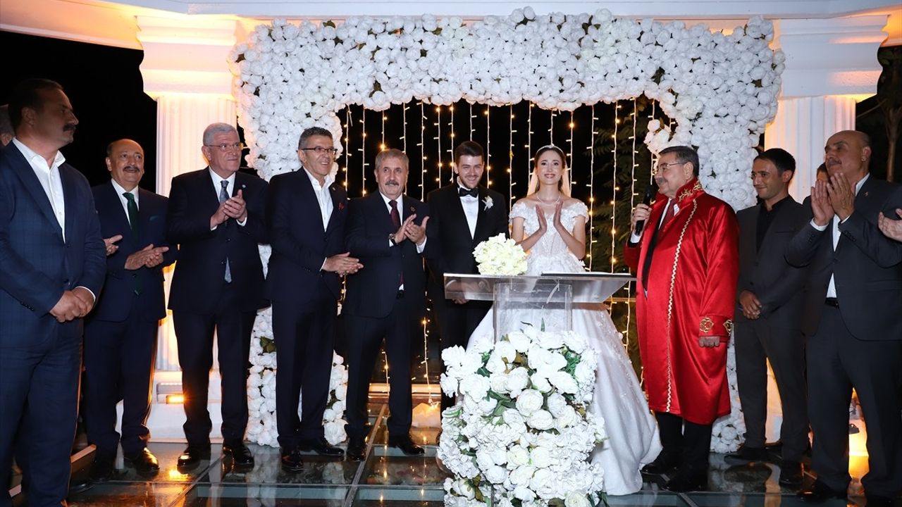 İYİ Parti Lideri Dervişoğlu, Nikah Şahidi Oldu