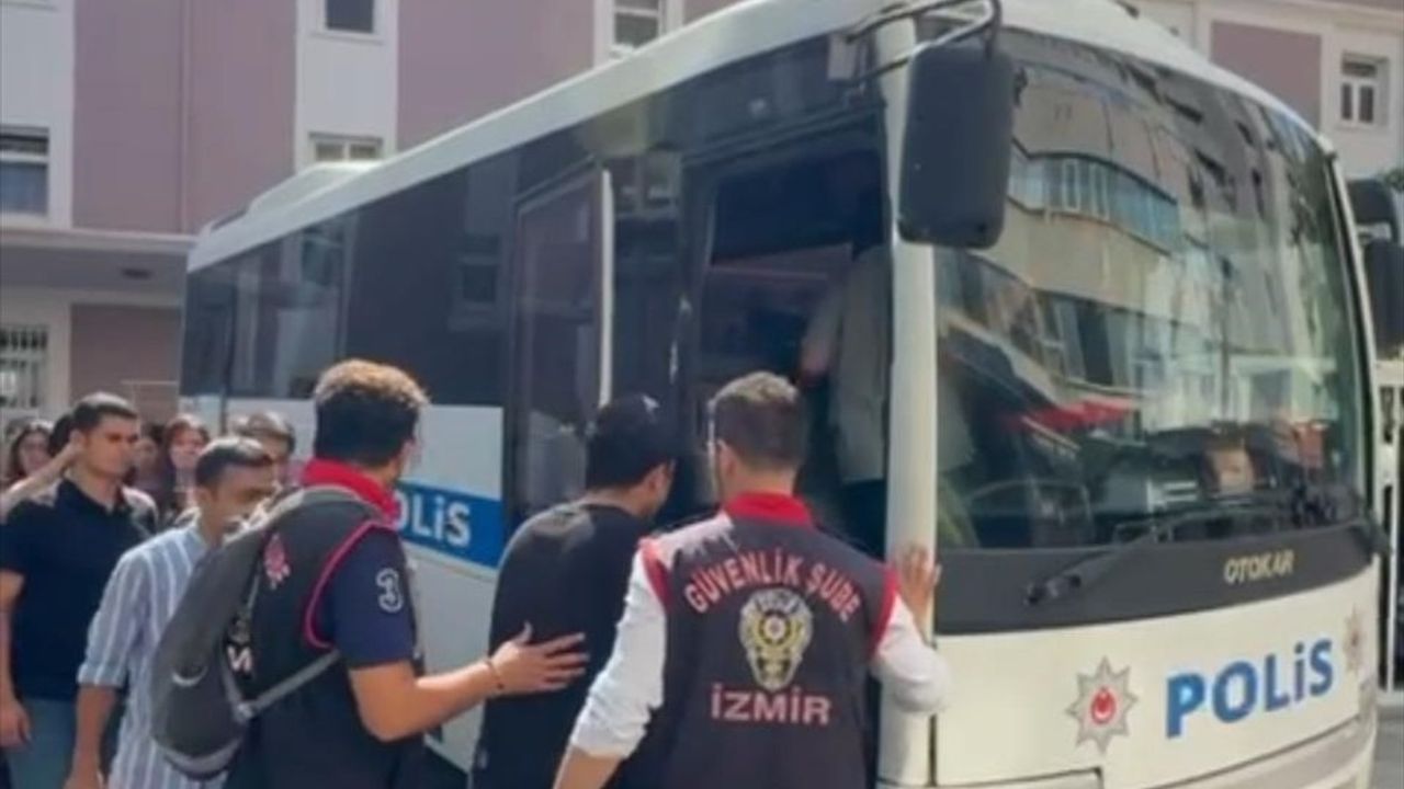 İzmir'de ABD Askerlerine Yönelik Saldırıda Tahliyeler Gerçekleşti