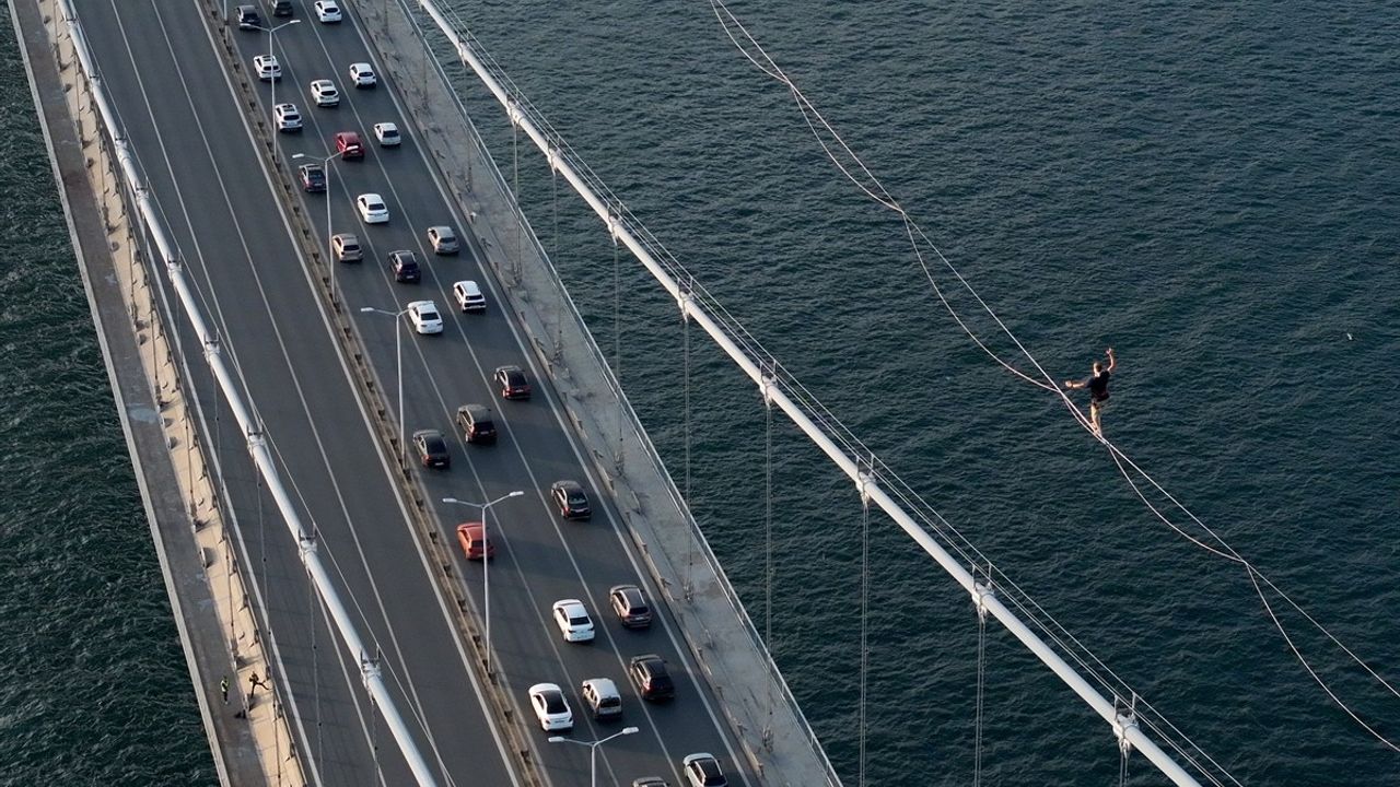 Jaan Roose'un İstanbul'daki İp Üstünde Kıtasal Geçişi