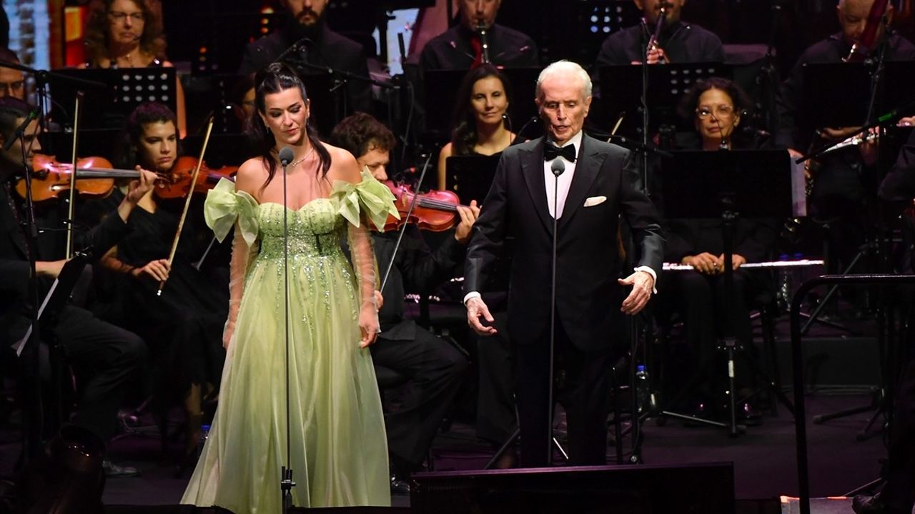 Jose Carreras, İstanbul'da Duygusal Bir Konserle Jübile Yaptı