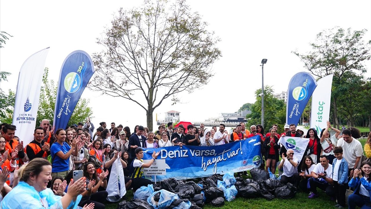 Kadıköy Moda Sahilinde Deniz Temizliği Etkinliği