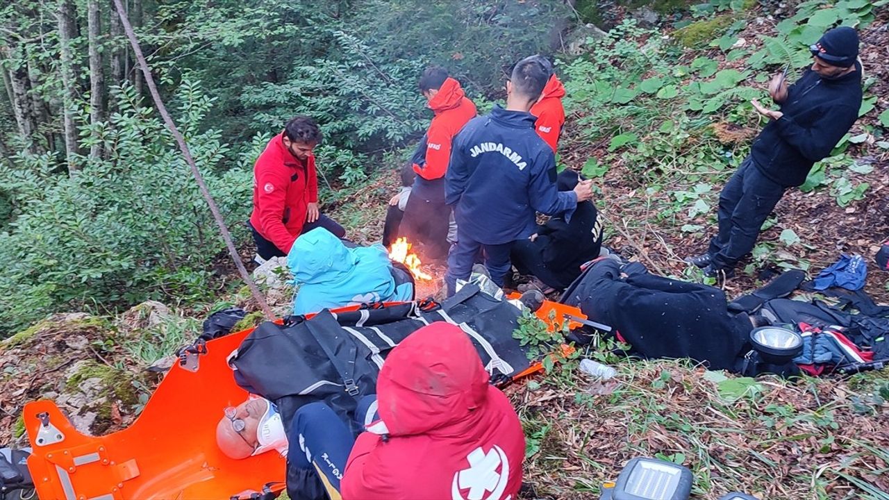 Kastamonu'da Kayalıklarda Mahsur Kalan Madenciler Kurtarıldı