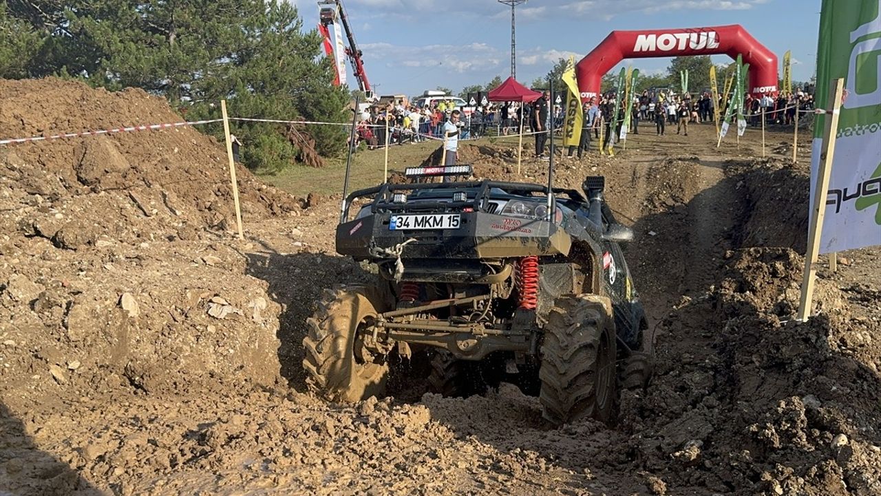 Kastamonu'da Off-Road Araçlarıyla Heyecan Dolu Performans Gösterisi