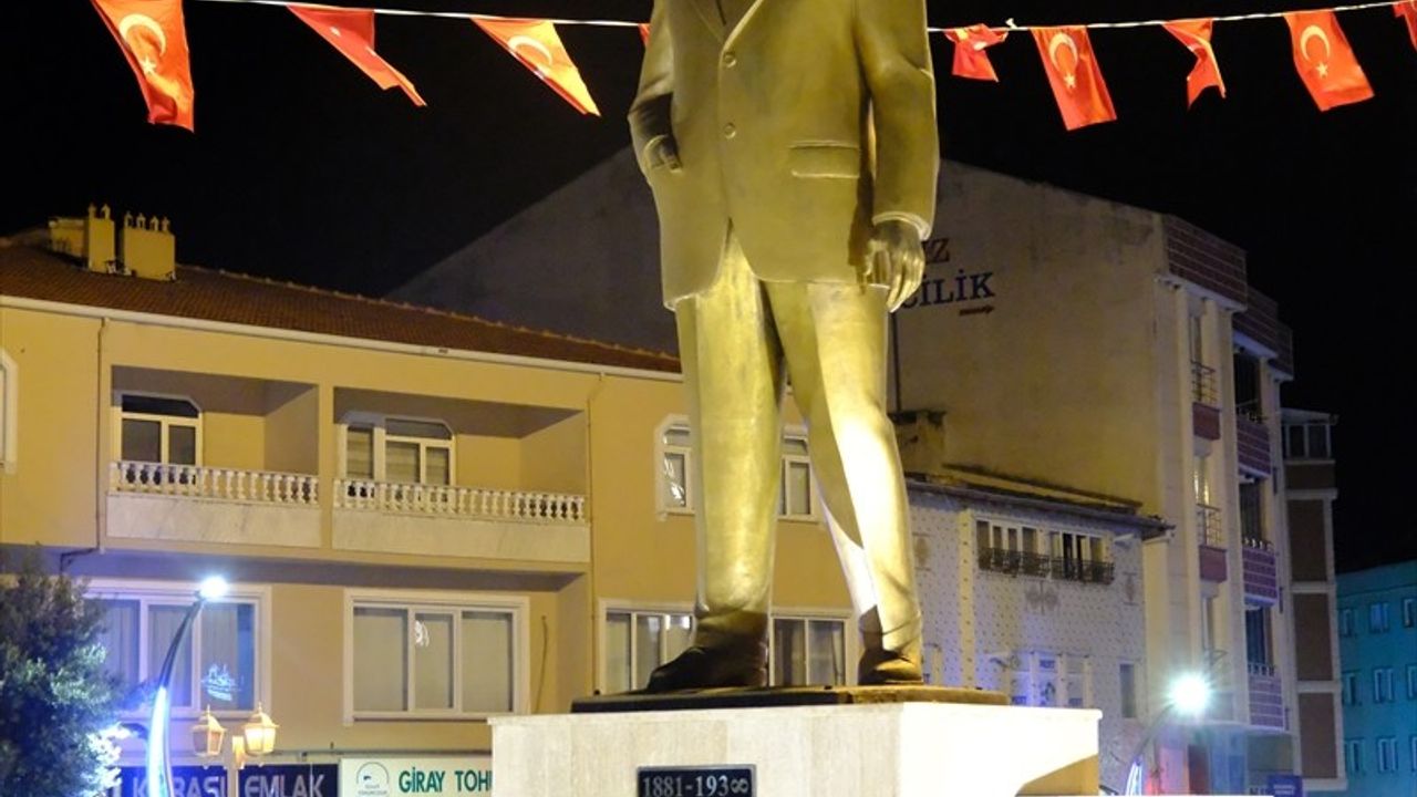 Kırklareli'nde Atatürk Heykeline Zarar Vermeye Çalışan Şahsa İşlem Başlatıldı