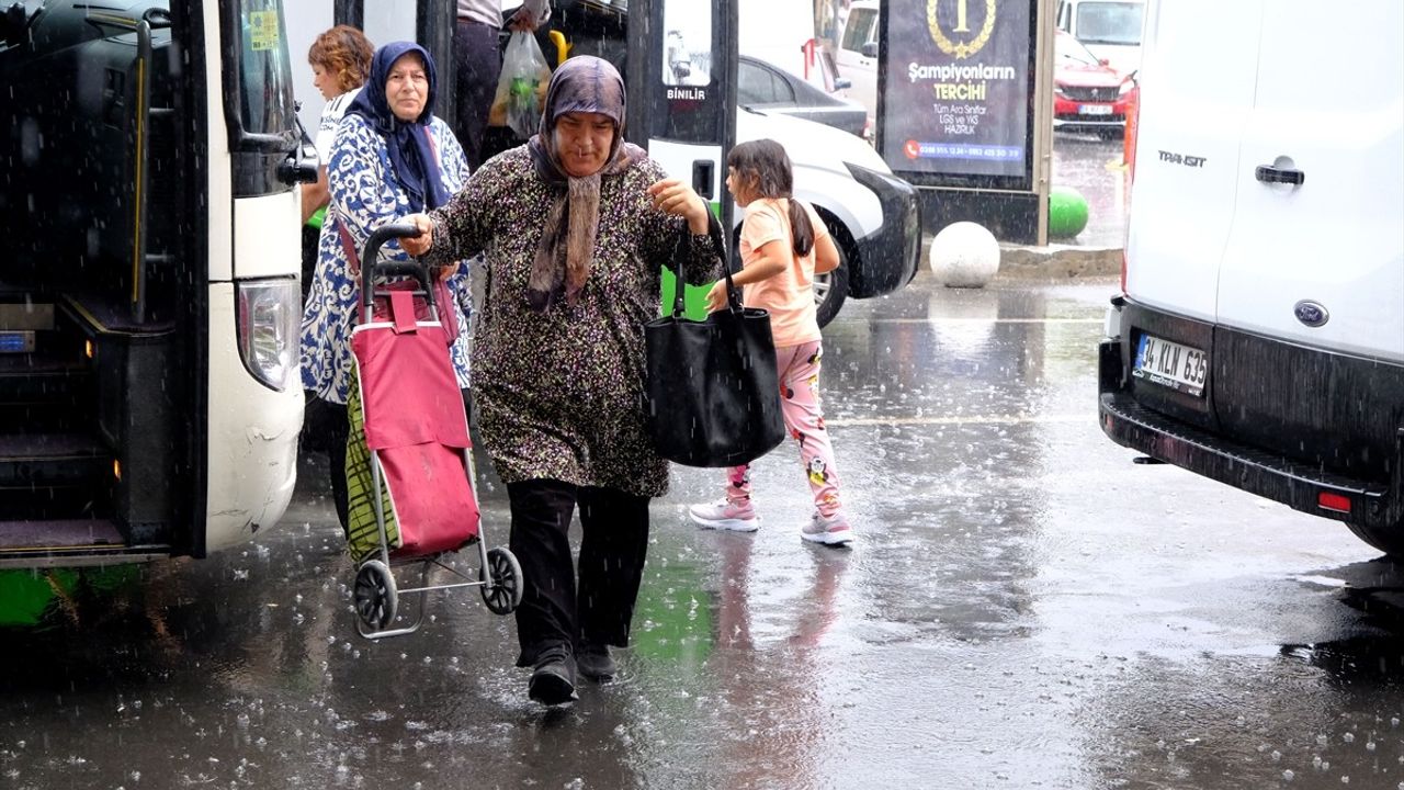 Kırklareli ve Tekirdağ'da Sağanak Yağışlar Hayatı Olumsuz Etkiliyor