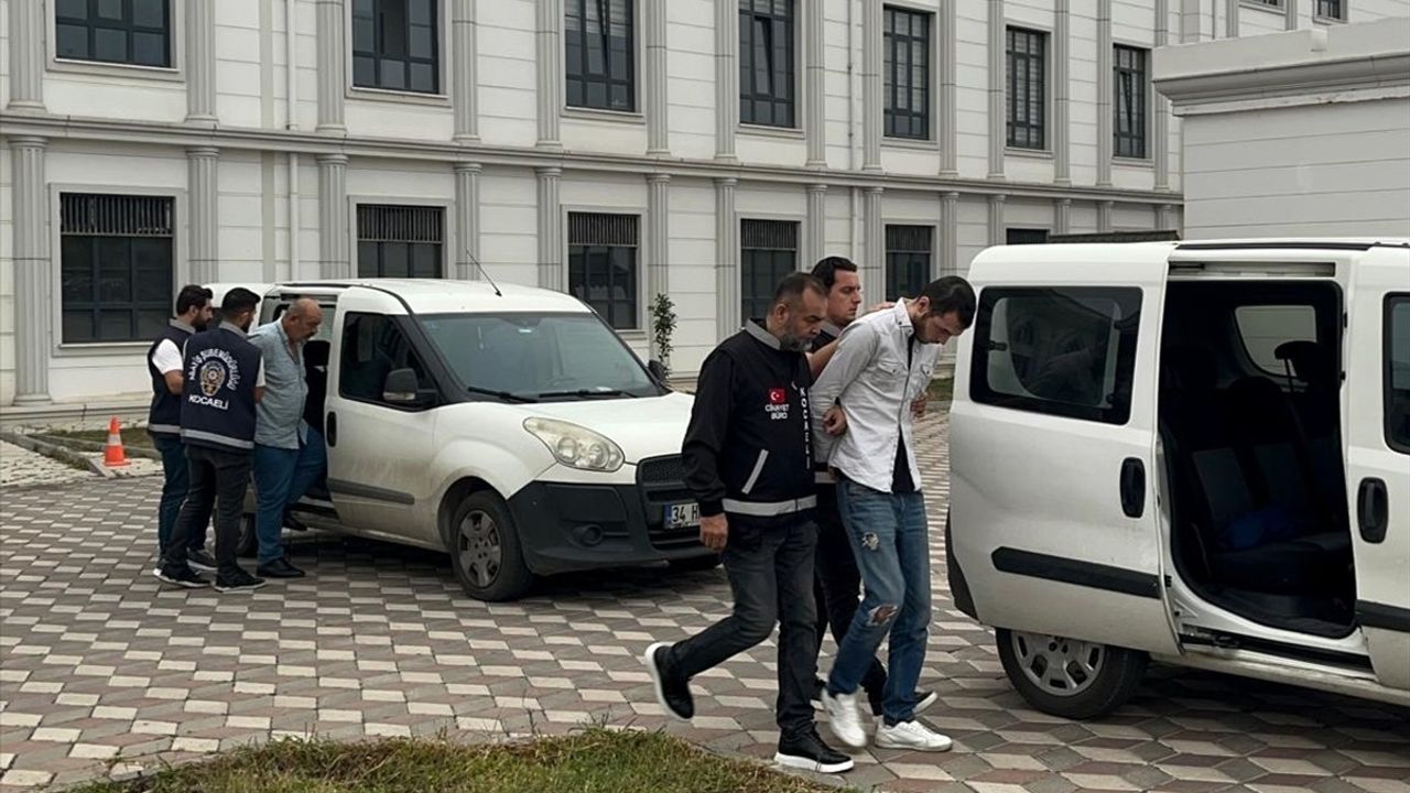 Kocaeli'de Bıçaklı Kavga: 1 Ölü, 1 Yaralı