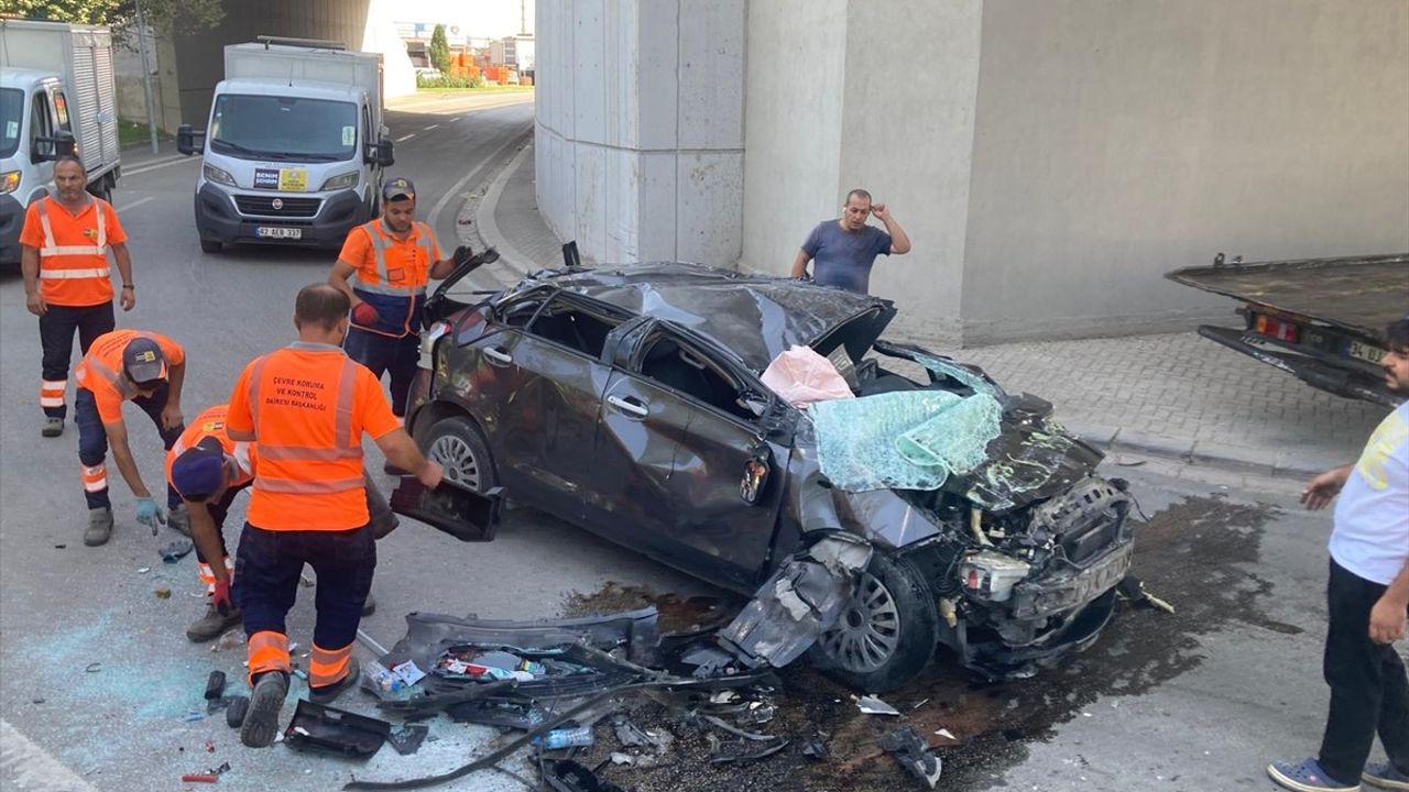 Konya'da Üst Geçitten Düşen Araçta Bir Kişi Hayatını Kaybetti