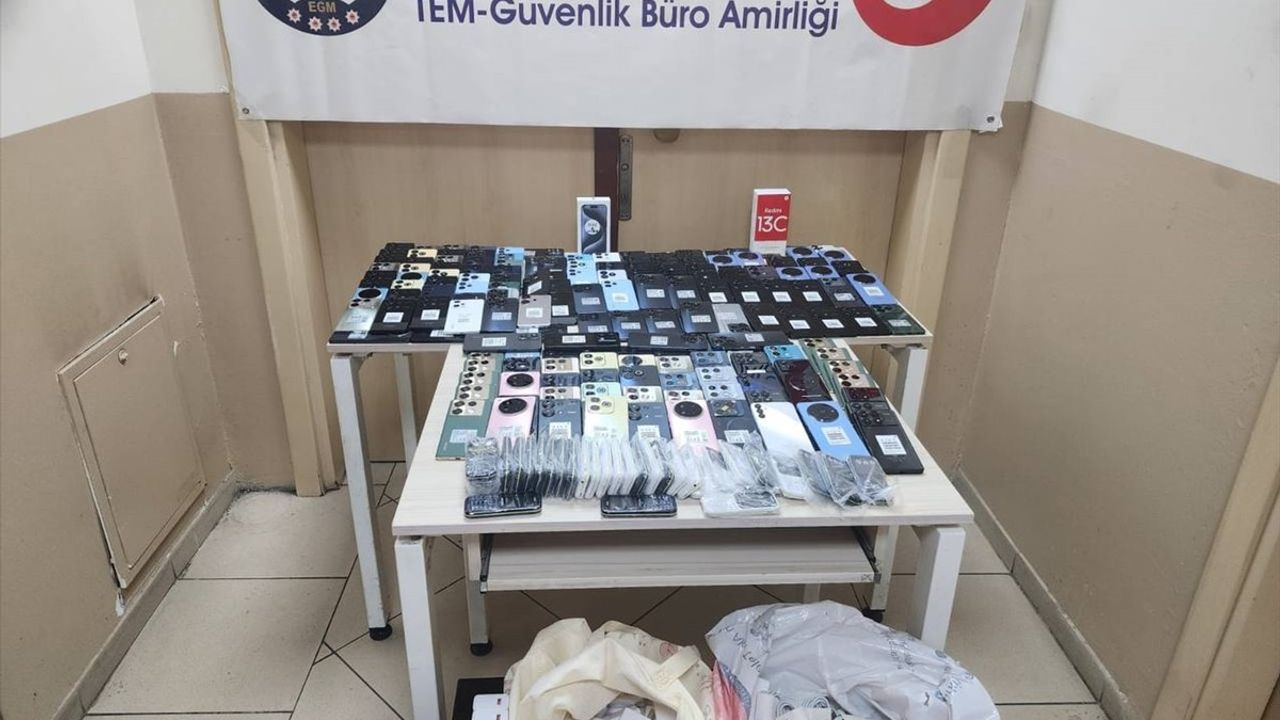 Küçükçekmece'de Kaçak Telefon Operasyonu: 210 Alet Ele Geçirildi