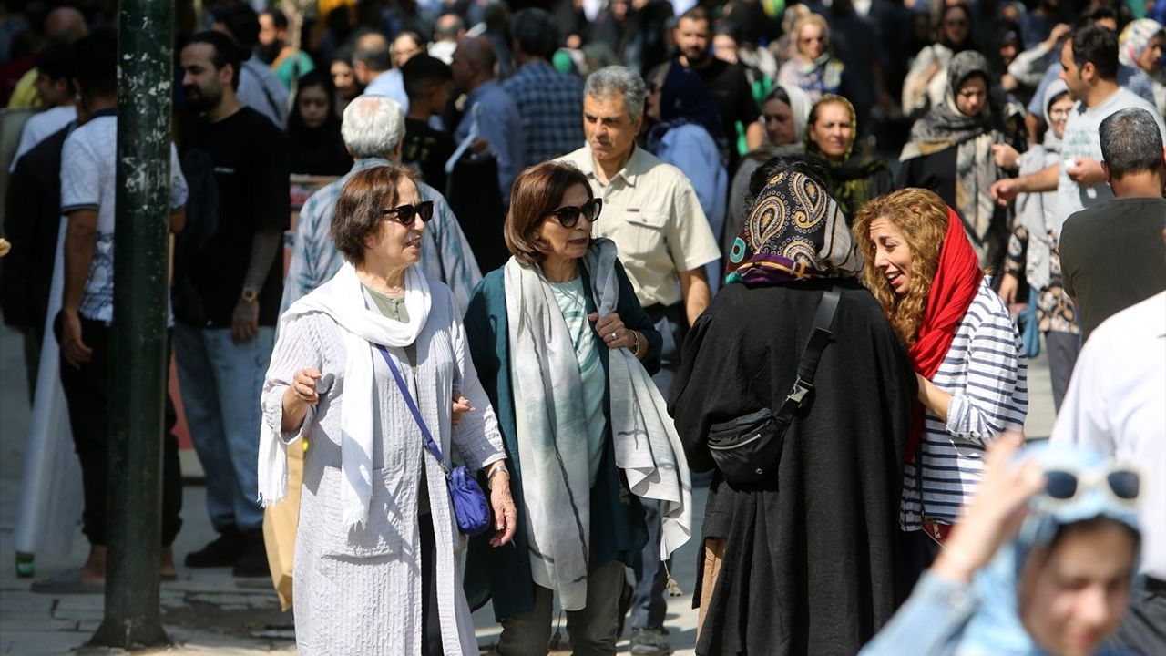 Mahsa Emini'nin Ölümü ve Başörtüsü Tartışmaları: İki Yıl Sonra İran'da Değişen Dinamikler