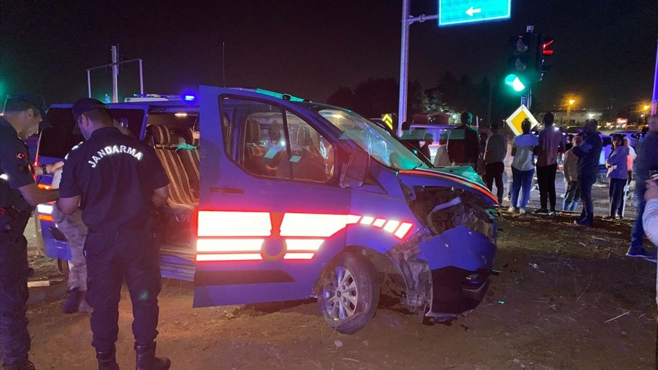 Malatya'da Askeri Araç ile Otomobil Çarpıştı: 8 Yaralı